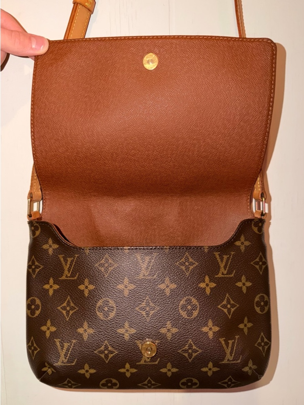 Louis Vuitton Vintage Monogram Crossbody Bag - Picture 10 of 14